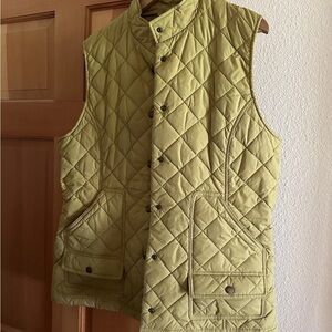 Filson LG Women's Quilted Vest in Light Green.